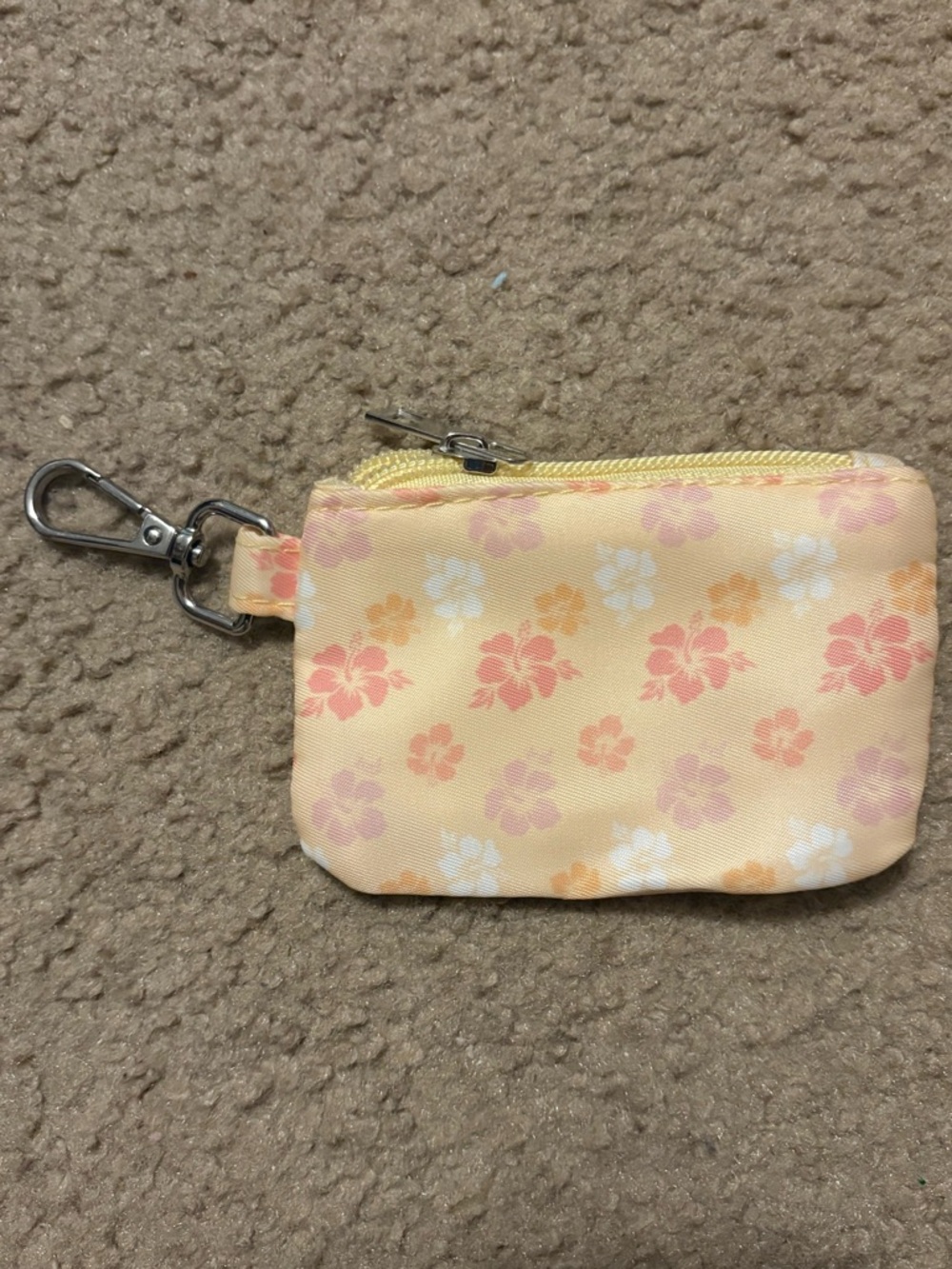 NWOT yellow background with hibiscus flowers zipper pouch keychain wallet